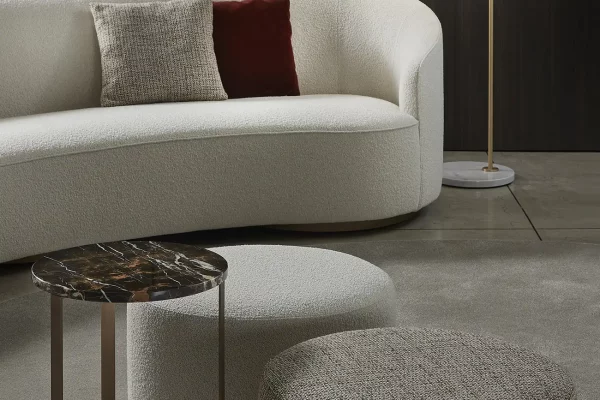 img019_Moon_Pouf_d60x40h