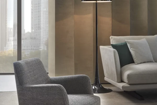 img032_Clipper_Low_Armchair_Metal_Base