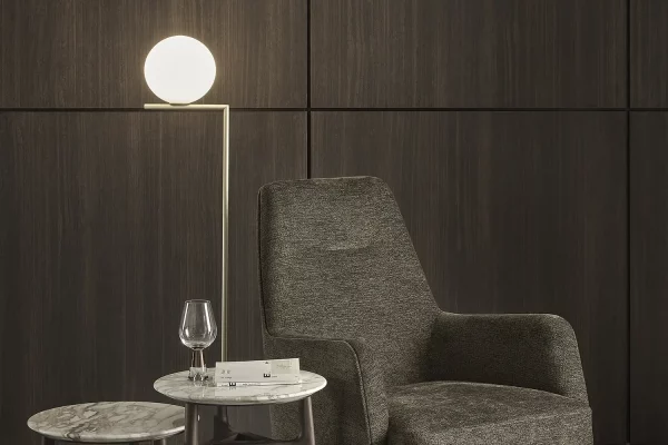 img039_Clipper_High_Armchair_Fabric_Wooden_Base