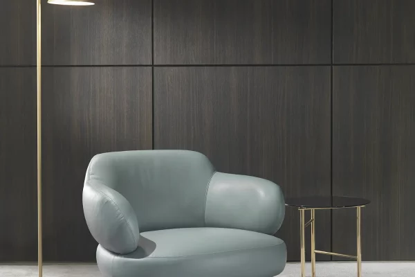 img039_Sign_Leather_Armachair_OPM18_Swivel_Base