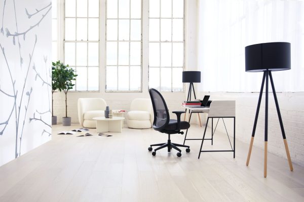 Medium-Tone-02_Performance-Charcoal_Carrier-Desk