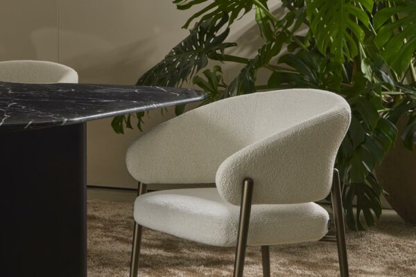 img049_Linda_Chair