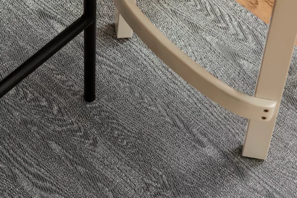 Chilewich_Floor_WoodgrainSlate_Detail_72_019_Primary