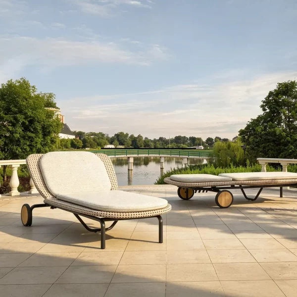 Clara Lounger