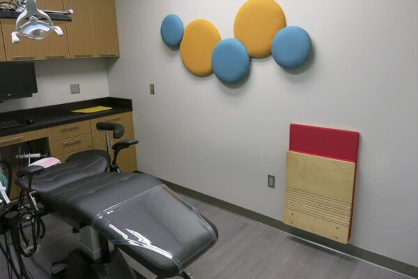 05-jumpseat-wall