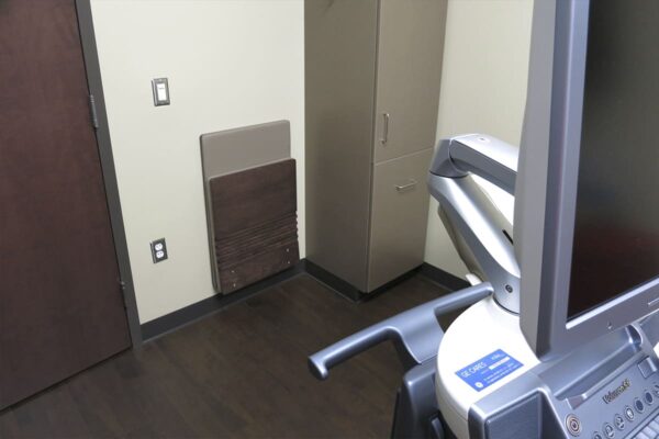 10-jumpseat-wall