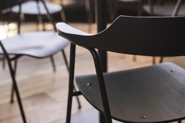 156_4455 chair black oak