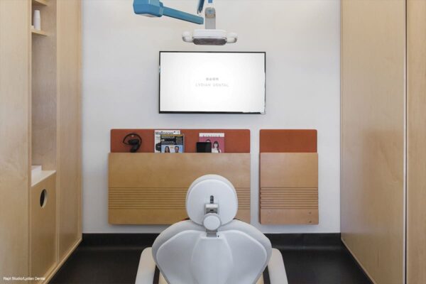 28-jumpseat-wall