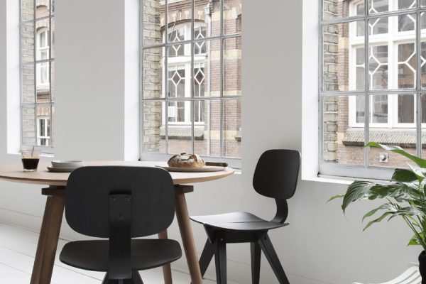 Mosquito Chair_black oak_credits Beeldsteil& Design Studio Nu