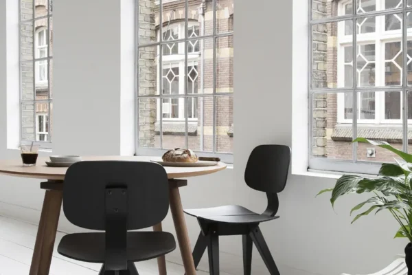 Mosquito Chair_black oak_credits Beeldsteil& Design Studio Nu