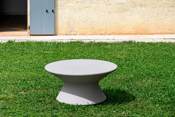 fade-coffee-table