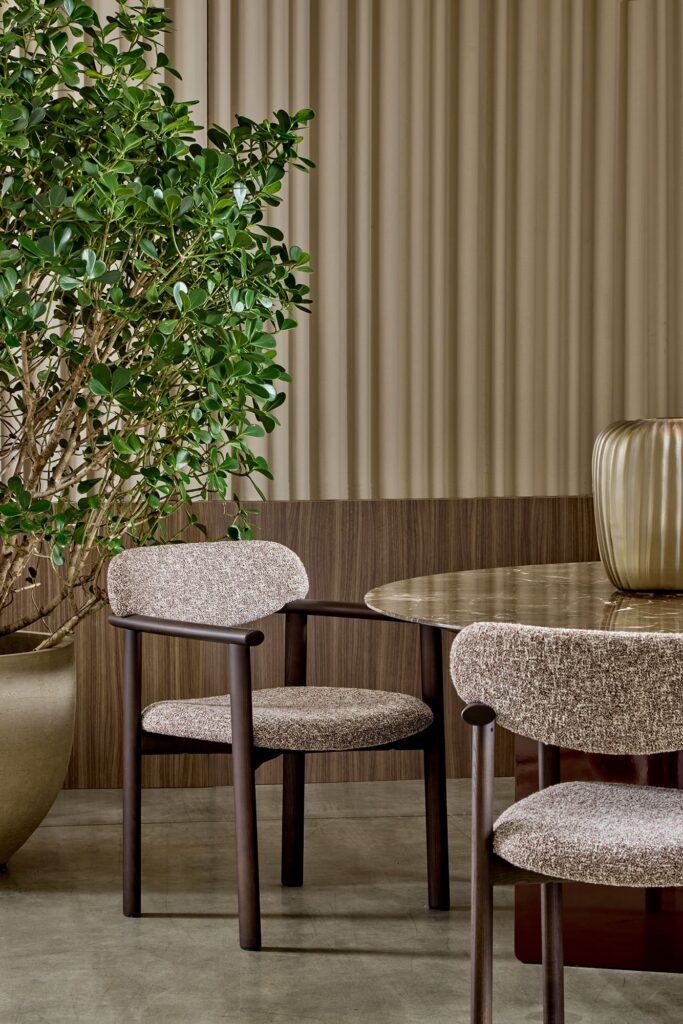img051_Afra_Chair